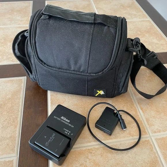 Nikon D5600 with Lens - Picture 4 of 5